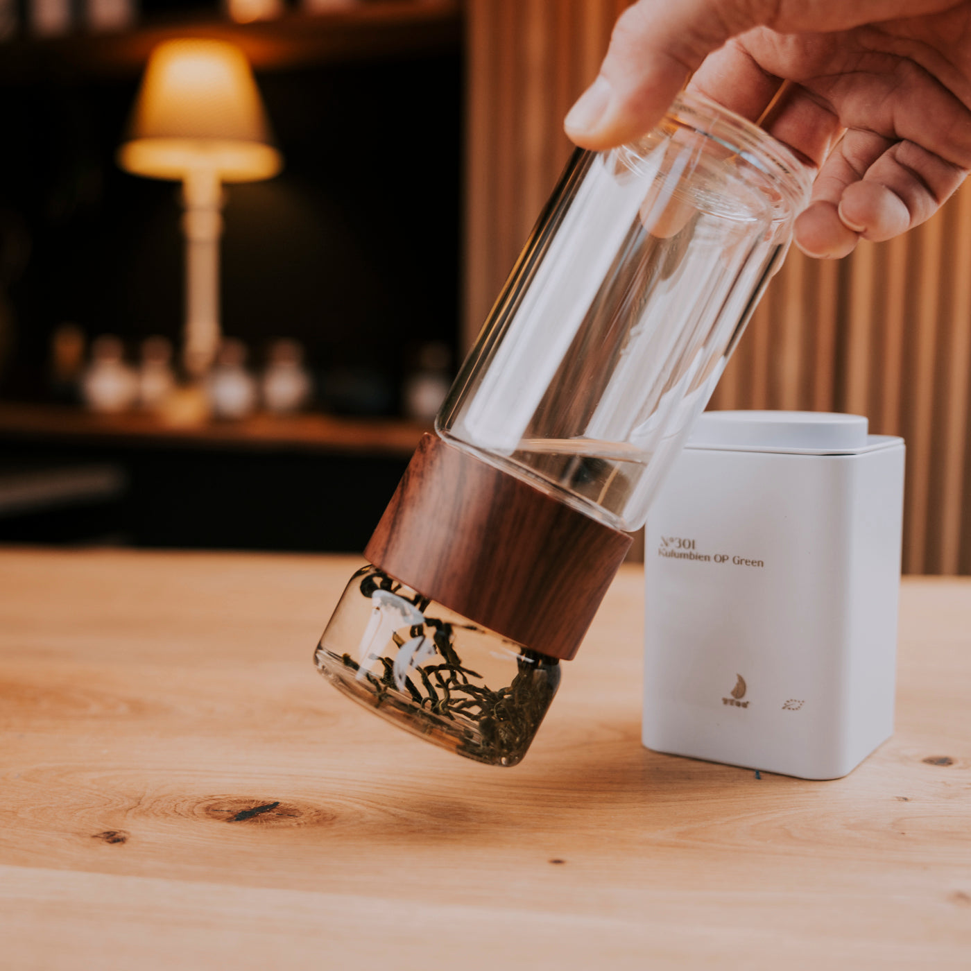 Bouteille en verre avec filtre à thé 